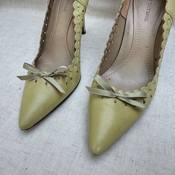 ANN TAYLOR Pistachio Green Leather Scallop Bow Pumps Stiletto Heels 5 Italy Made - Picture 4 of 16